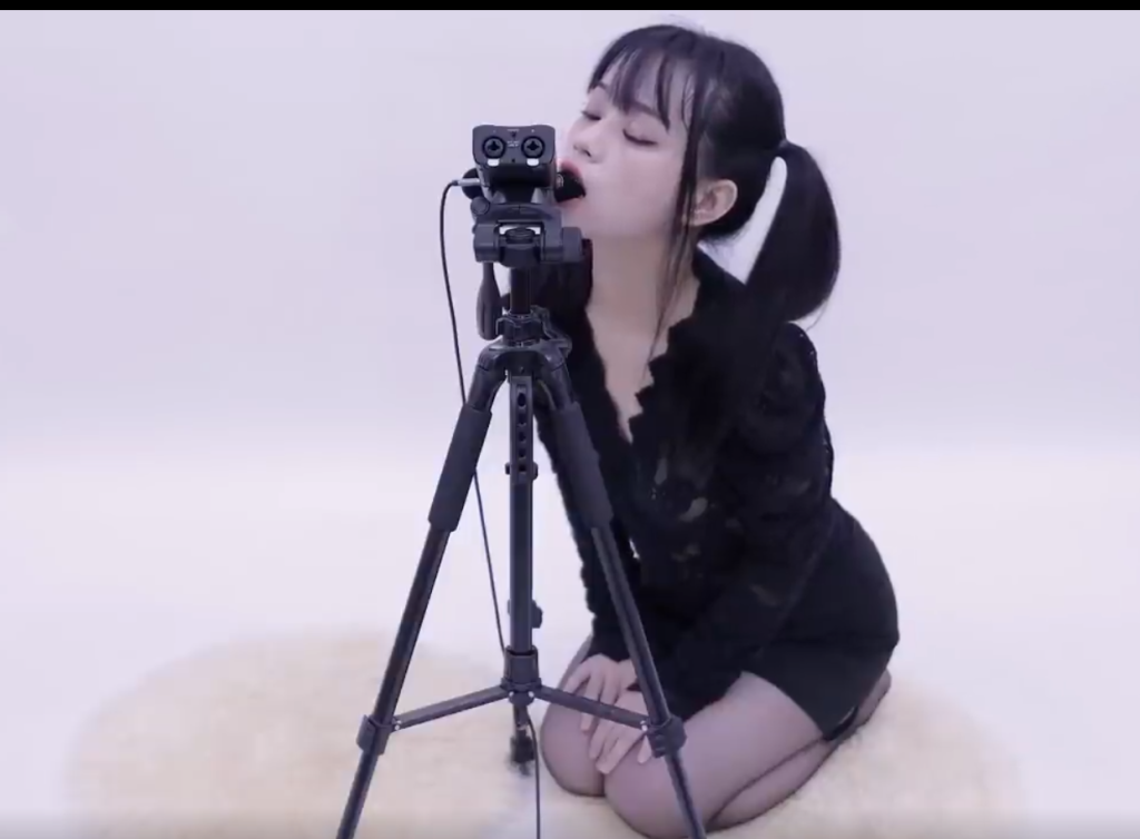 专属视频-🥰晓美-ASMR 口腔音 舔耳 弹舌音 按摩 喘息 ｜4k Wheezing oral sound licking ear playing tongue sound silk stockings