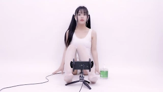 白丝足底摩擦🥰晓美-ASMR 口腔音 舔耳 弹舌音 按摩 喘息 |4k Wheezing oral sound licking ear playing tongue sound silk stockings-boKE