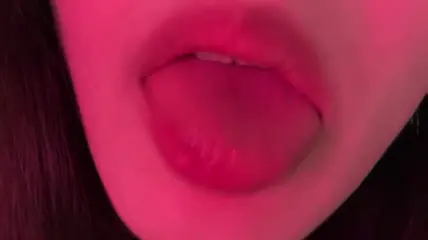 ASMR_夏栖该睡啦_舔手舔屏-boKE