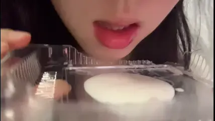 ASMR_困困不困 酸奶舔舔-boKE