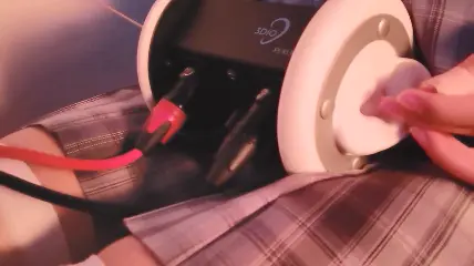 ASMR_曼曼_乖乖躺好别乱动享受姐姐的膝枕掏耳-boKE